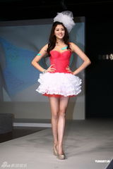 组图：赖琳恩化身性感尤物 魅惑热舞展曲线