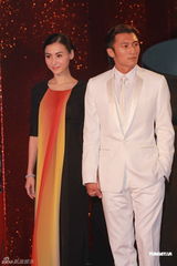 组图：谢霆锋张柏芝夫妇携手现身红毯秀恩爱