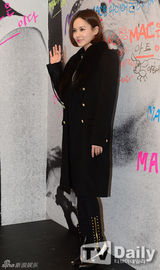 组图：李准等亮相活动 刘仁娜紧身皮裙露美腿