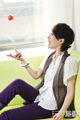 幻灯图集：海清休闲写真曝光 随性旅途享受生活 