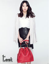 组图：韩星金敏熙拍写真 职业OL风格干练十足
