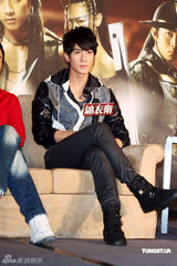 幻灯：甄子丹宣传《锦衣卫》老婆站台 赞吴尊有潜力