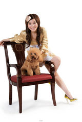 幻灯图: 金莎拍时尚写真冷艳性感 展多性情