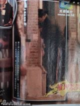 组图：港媒曝马德钟深夜醉酒与女性友人当街调情