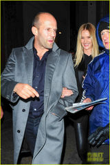 组图：超模罗茜与男友斯坦森约会 车内撒娇索吻