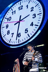 幻灯：卢广仲台北激情开唱 与歌迷共度摇滚圣诞