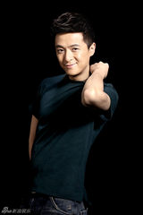 组图：双鱼座朱雨辰写真多面演绎浪漫酷男