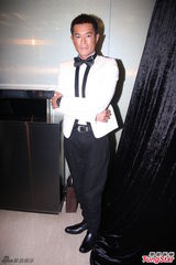 组图：古天乐向陈乔恩派定心丸 吴君如表歉意