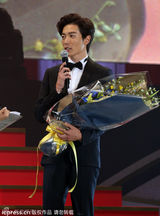 组图：金贤重出席韩流大赏 裴勇俊尹恩惠获最佳