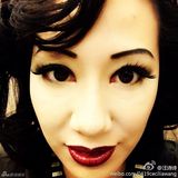 组图：甄子丹化身卓别林耍宝 爱妻变美艳舞娘