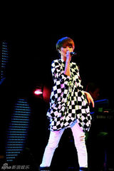 幻灯组图：谭维维张杰“鸳鸯浴” 爆料结婚时间