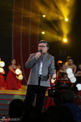 组图：湖南卫视春晚 刘欢压轴龚琳娜神曲再现