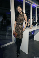组图：辛芷蕾豹纹裙装出席派对获赞气质高雅