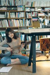 组图：陈妍希首张专辑照曝光 窥探女神私密生活