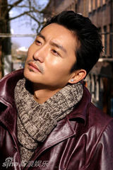 组图：涂松岩海量帅气私搭照多样造型