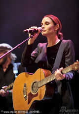 幻灯图：卡梅隆夫妇现身慈善晚宴 阿尔芭携老公现身