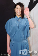 组图：高贤贞宣传《女王的教室》怪异服装抢眼