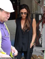 组图：小贝装修新房心情靓 维多利亚冷面依旧