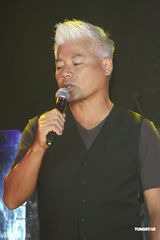 组图：巫启贤为新专辑开唱 30日将出席大炳追思会