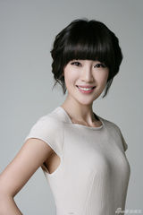 组图：马晓灿清新写真 双手合十期待完美爱情