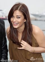 高清组图：《女英雄》记者会 艾西瓦娅-雷展风情