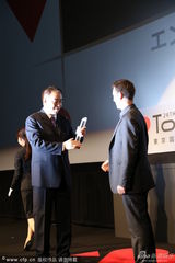 组图：东京电影节陈凯歌颁发最佳艺术贡献奖