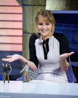 高清组图：詹妮弗-劳伦斯做客节目 跳舞玩射箭