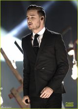 组图：单向乐队登台表演 深情献唱热力十足