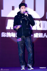 组图：金贤重香港获大奖 阿SA无缘和男友过圣诞