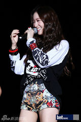 组图：韩团f(x)EXO-M等亮相上海K-POP音乐演唱会