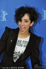 幻灯：电影《在路上》发布会 女演员兹尼卡鬼马可爱