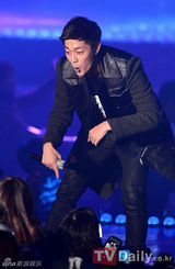组图：韩团BEAST劲舞表演 4minute性感惹火