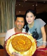 组图：吕良伟与妻子10岁儿子私照曝光