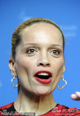 高清组图：《仰天长啸》发布 重磅女星丝迪贝撑场