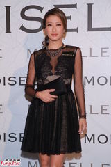 组图：谢婷婷黑色透视长裙真空上阵 性感迷人