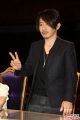 组图：刘谦胡子造型做评委 春晚有望携手郎朗