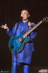 组图：陈奕迅演唱会化浓妆 搞怪献唱掀高潮