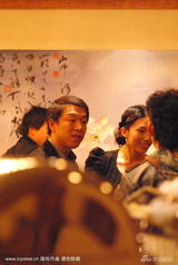 幻灯图集：黄渤遇上女影迷 爽快应允合影不摆谱