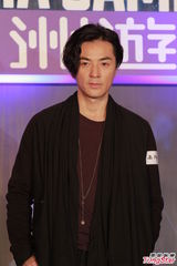 组图：郑伊健与家人同度冬至 曝蒙嘉慧更爱打电动