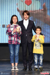 组图：神话李先镐来台会粉丝 爱心募款助儿童