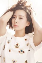 刘诗诗童趣写真裸妆自然 笑容温暖展纯真