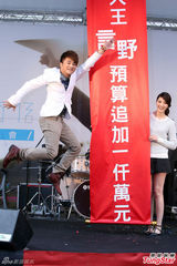 组图：吴亚馨拍吻戏调戏腼腆男 开火锅店圆梦