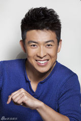 组图：型男雷雷全新写真气质忧郁