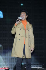 组图：钟镇涛梁汉文宣传禁毒 孙耀威支持同志爱