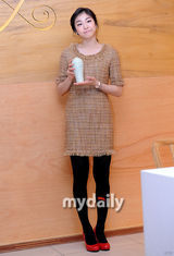 组图：韩国花样滑冰公主金妍儿代言瓷器亲和宣传