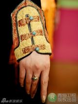 高清图：花儿西宁唱区秀民族盛装 用心良苦细节取胜