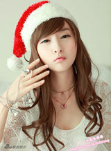 幻灯图集：小龙女彤彤化身圣诞宝贝 秀蕾丝装