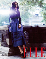 组图：杨幂《ELLE》大片游走京城干练利落