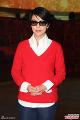 组图：陈百祥欲备护膝贺台庆 余咏珊否认加奖金