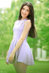 组图：马恺曼曝春日写真 青春灵动飘逸如烟